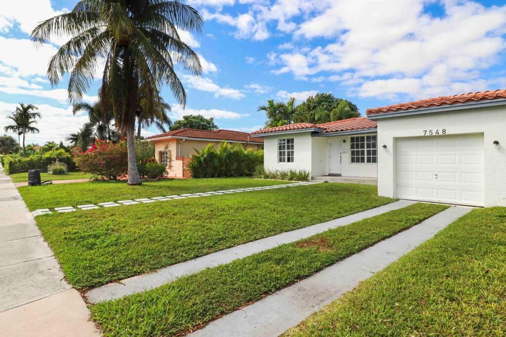 Treasure Island - Modern Miami House 3 Bedroom & 2 Bathroom - Miami Beach — Photos 1
